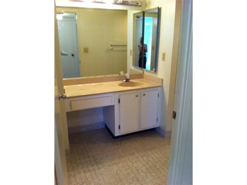 WINSTON TOWERS 600 CONDO - Residential Lease
