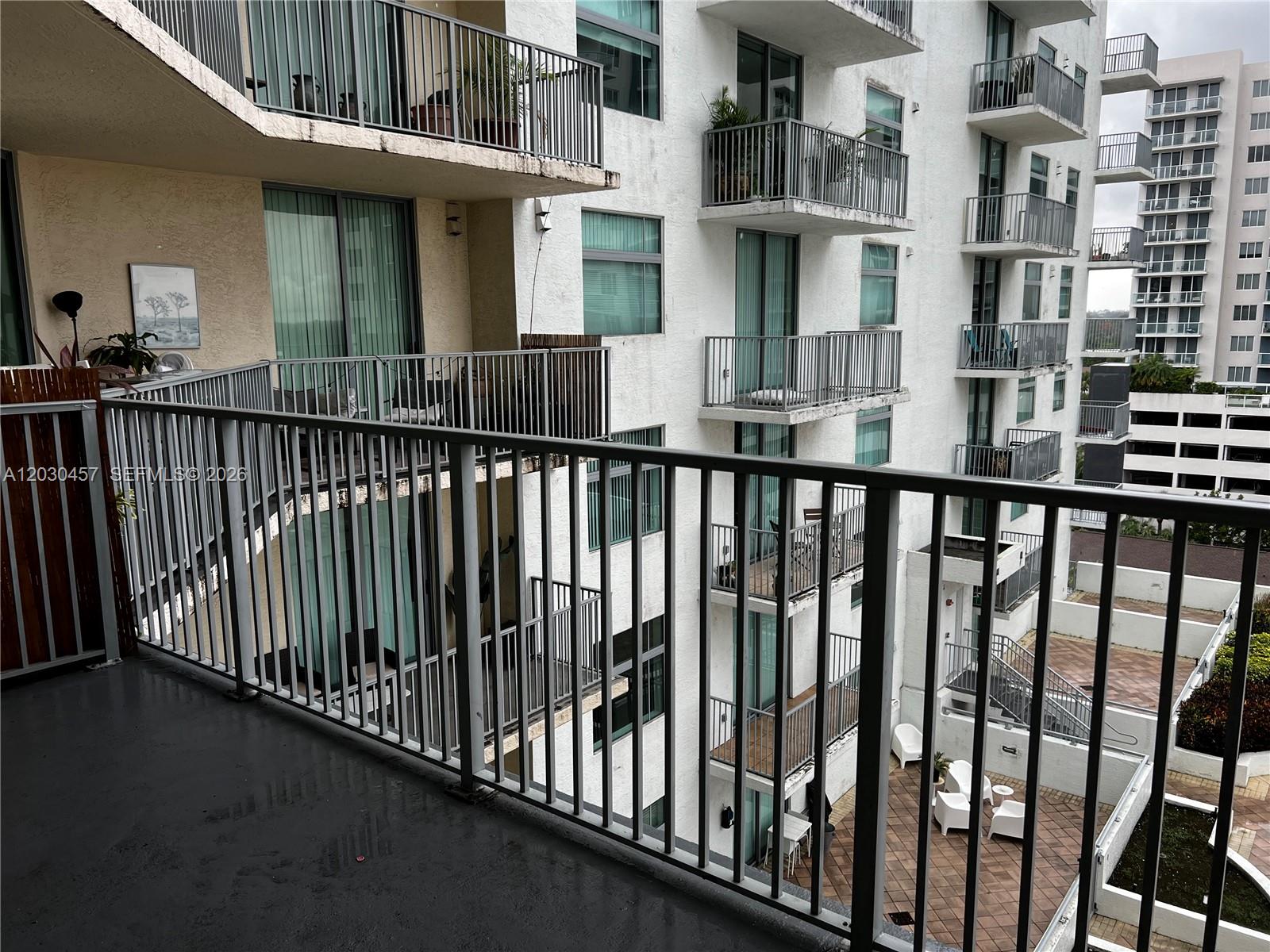 HOLLYWOOD STATION RES CON - Residential Lease