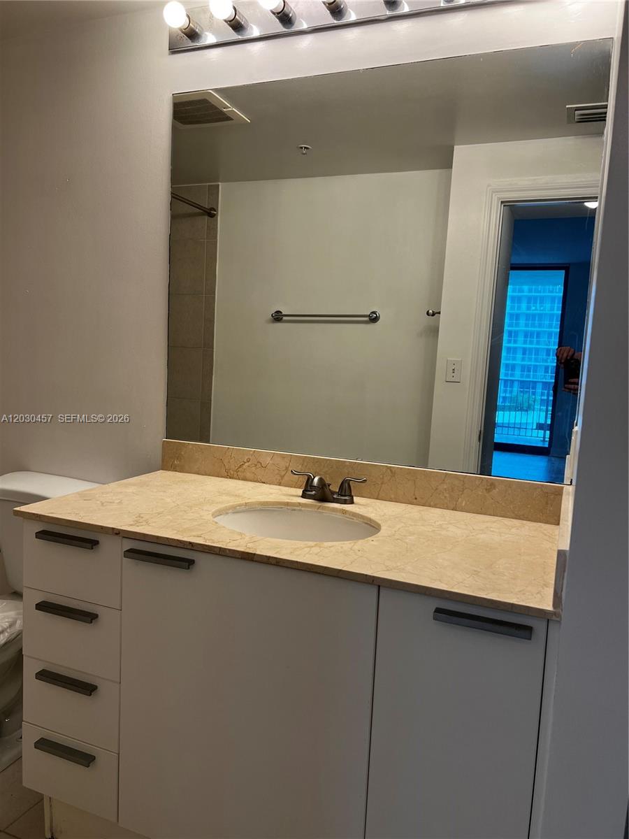 HOLLYWOOD STATION RES CON - Residential Lease
