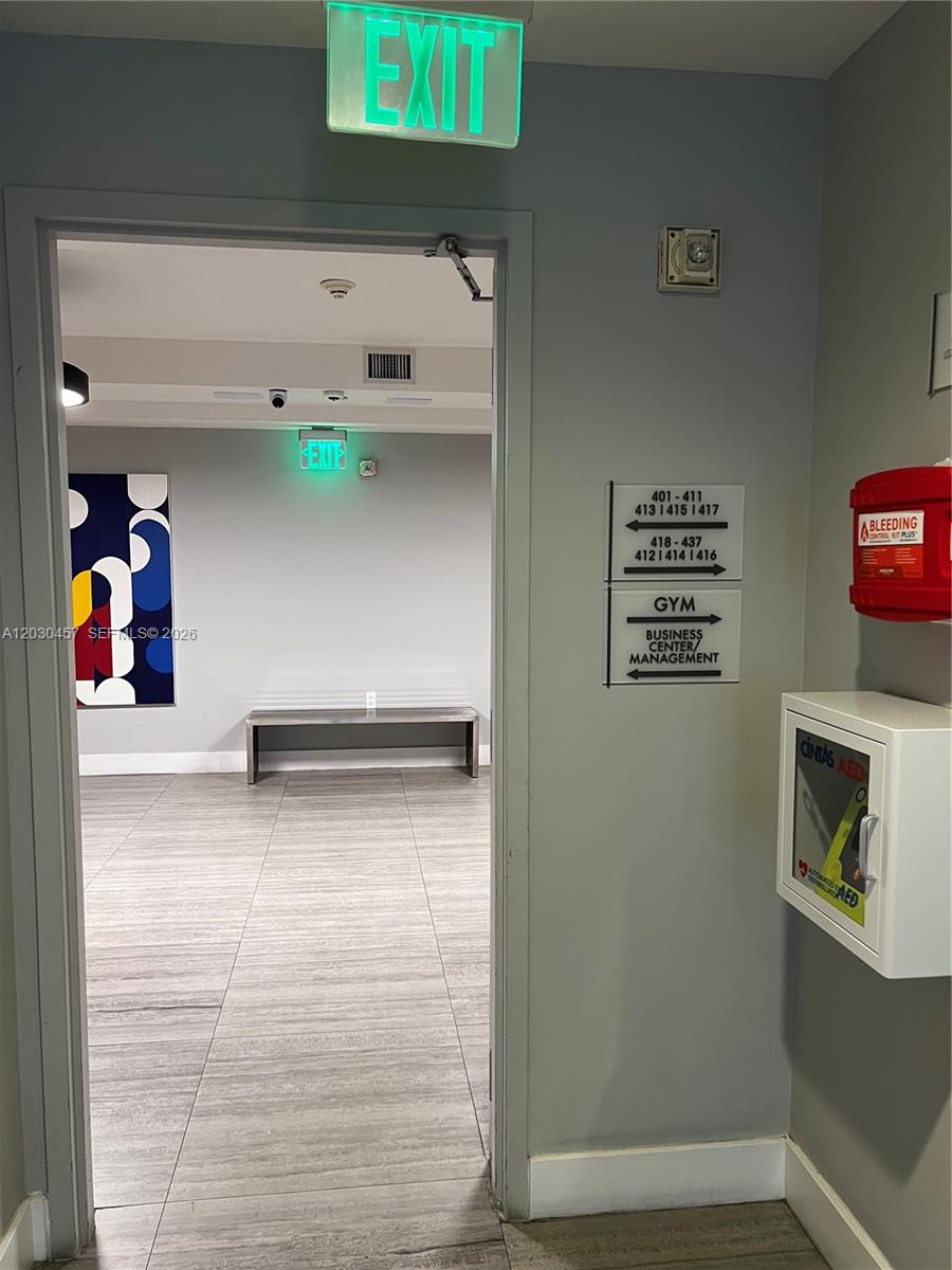 HOLLYWOOD STATION RES CON - Residential Lease