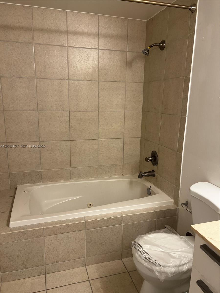 HOLLYWOOD STATION RES CON - Residential Lease