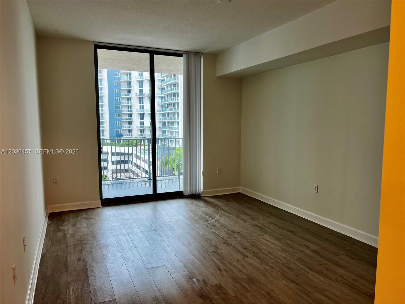 HOLLYWOOD STATION RES CON - Residential Lease