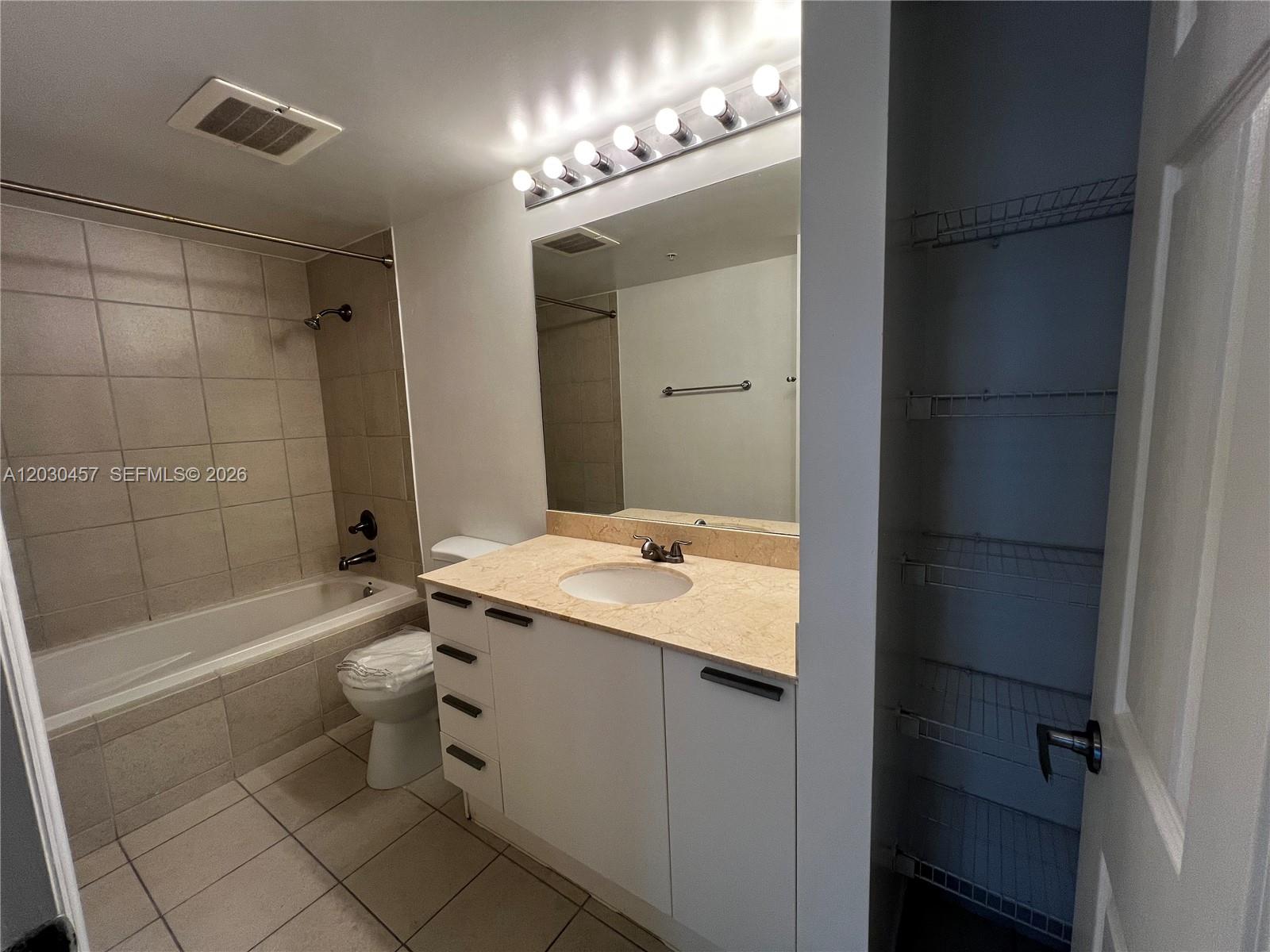 HOLLYWOOD STATION RES CON - Residential Lease