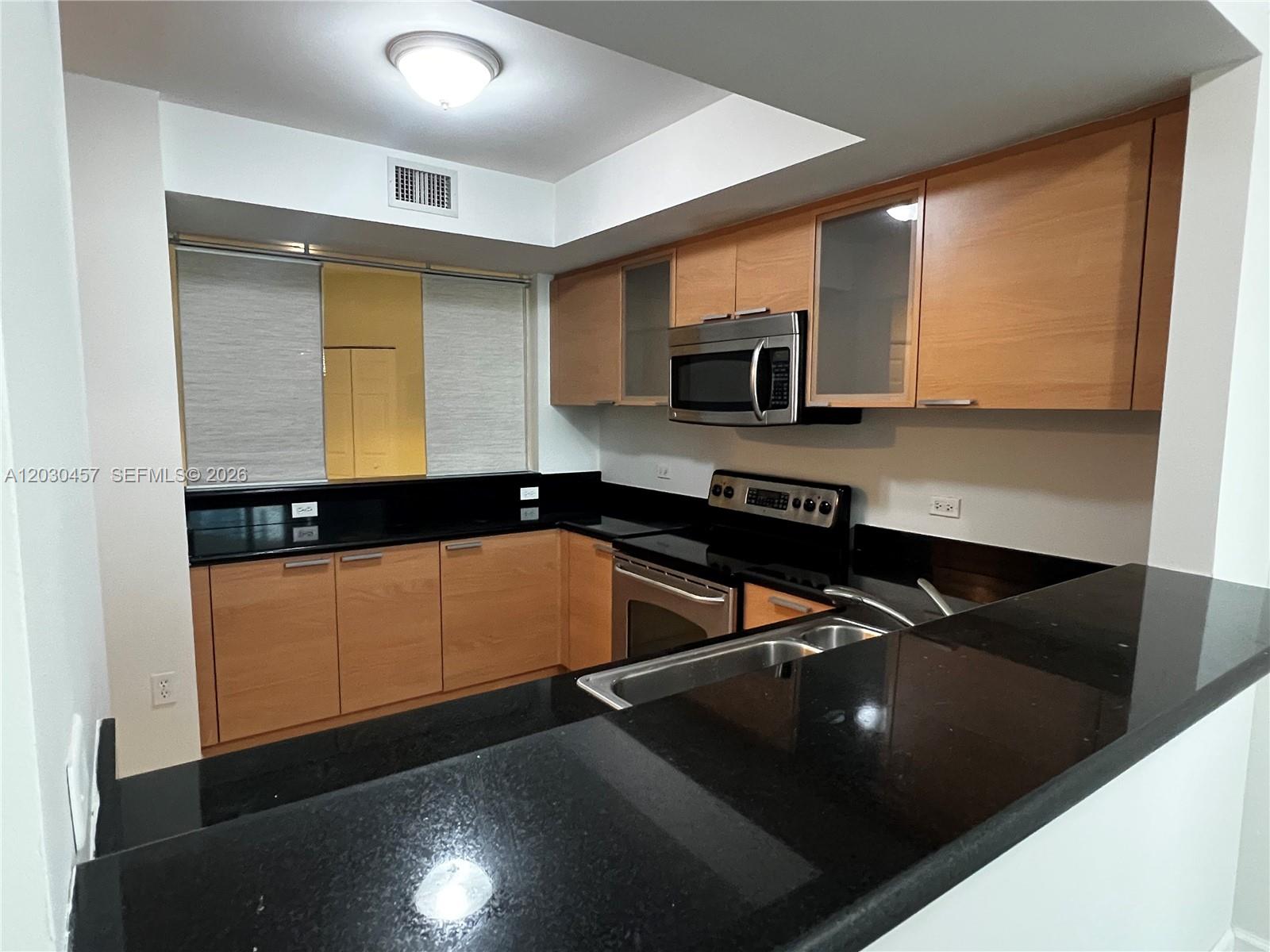HOLLYWOOD STATION RES CON - Residential Lease