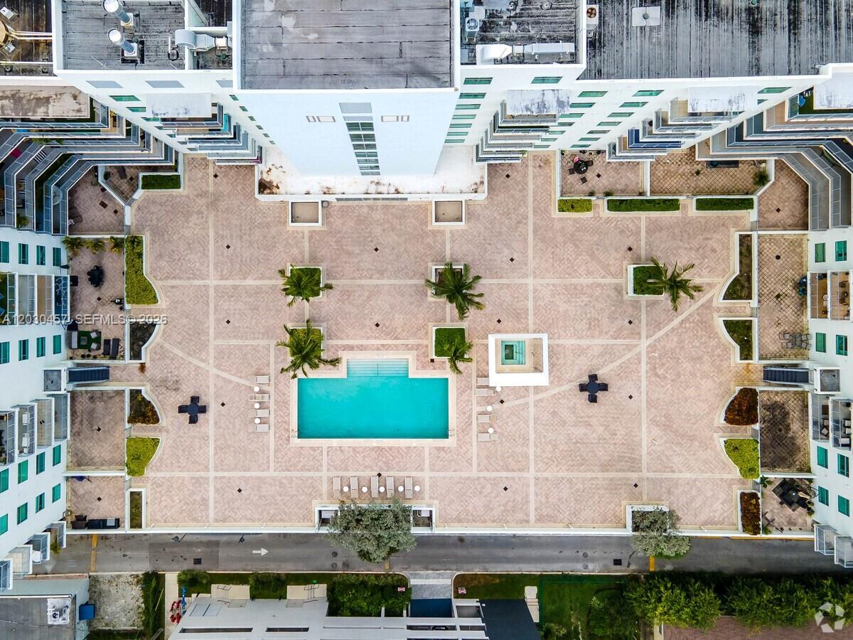 HOLLYWOOD STATION RES CON - Residential Lease