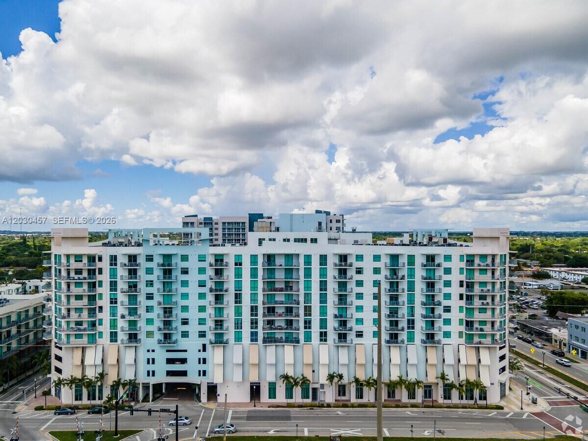 HOLLYWOOD STATION RES CON - Residential Lease