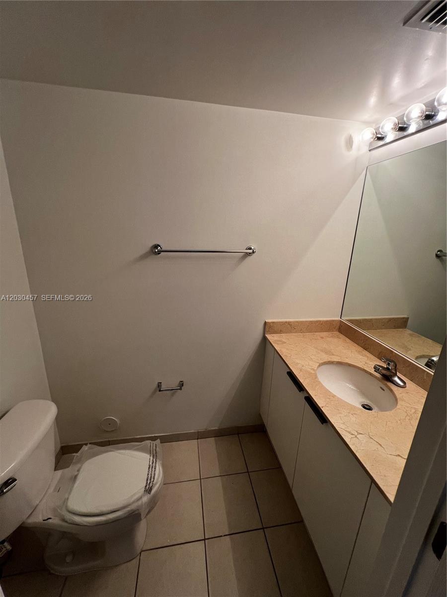 HOLLYWOOD STATION RES CON - Residential Lease