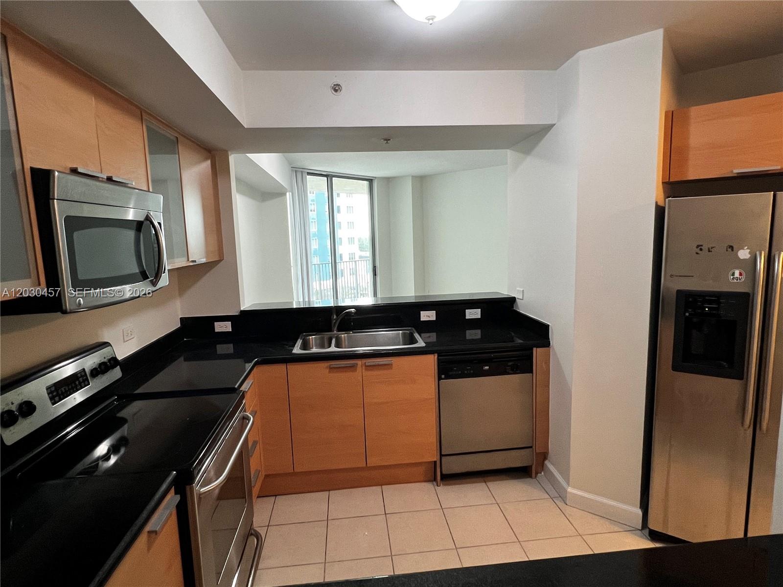 HOLLYWOOD STATION RES CON - Residential Lease