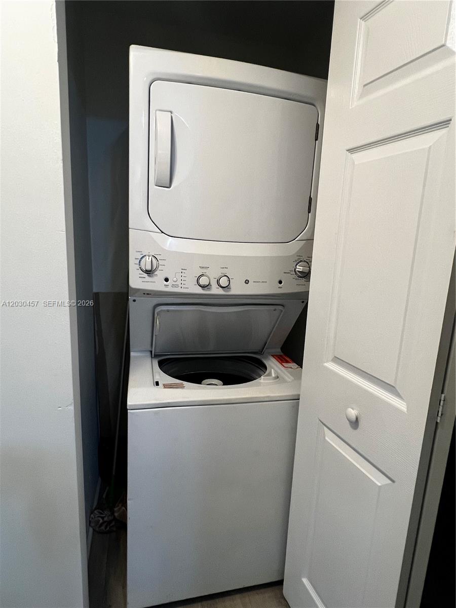 HOLLYWOOD STATION RES CON - Residential Lease