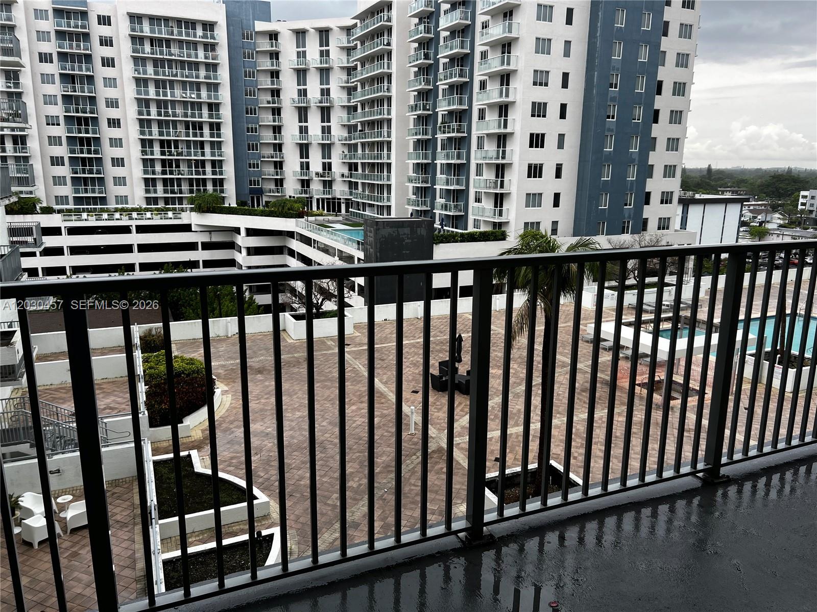 HOLLYWOOD STATION RES CON - Residential Lease