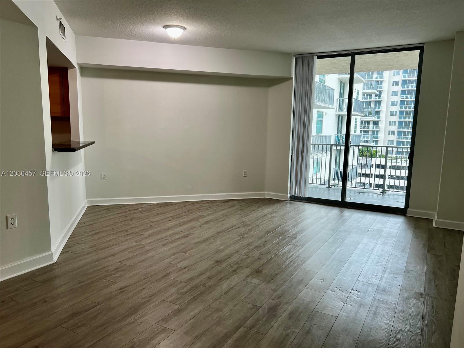 HOLLYWOOD STATION RES CON - Residential Lease