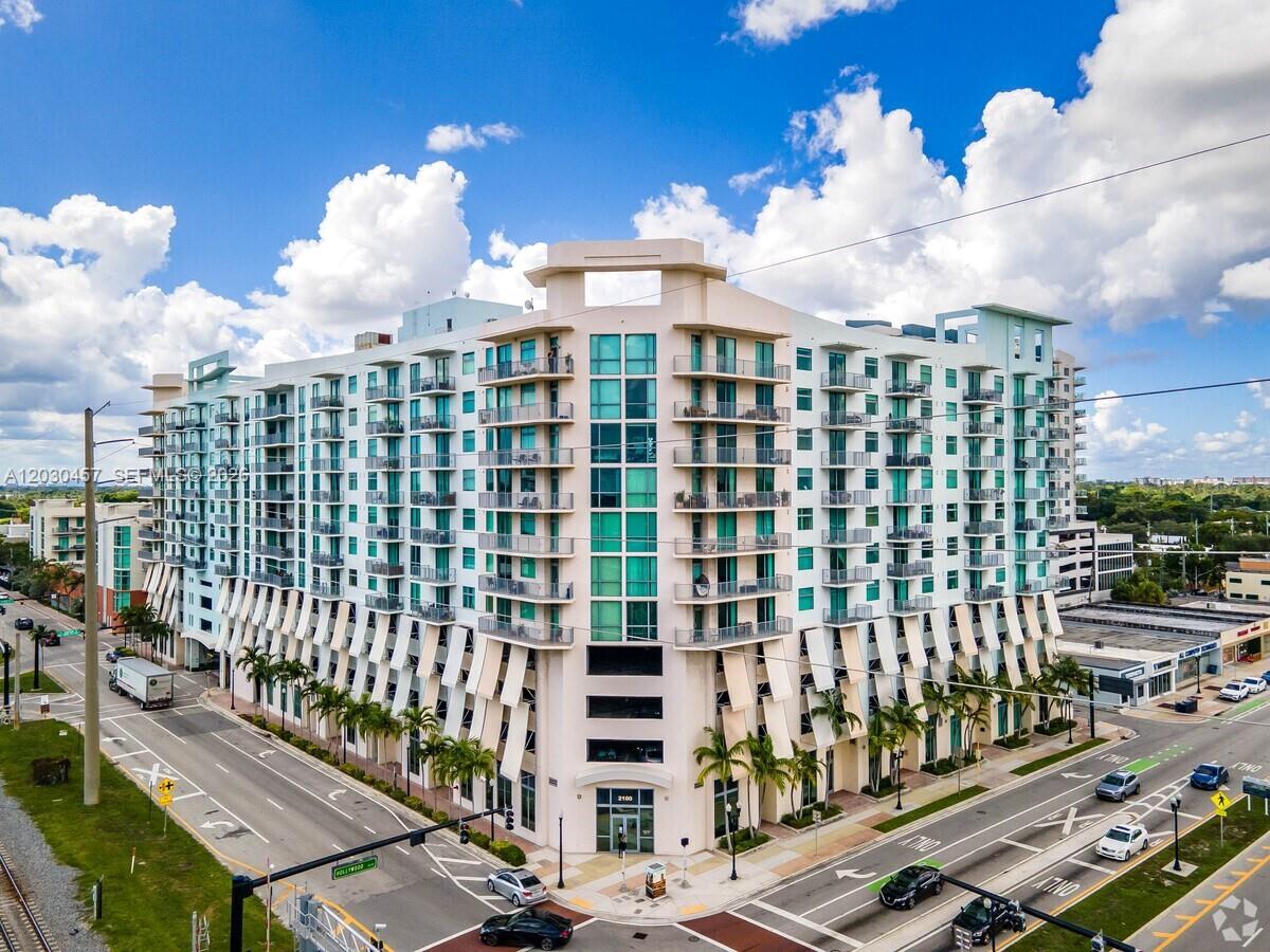 HOLLYWOOD STATION RES CON - Residential Lease