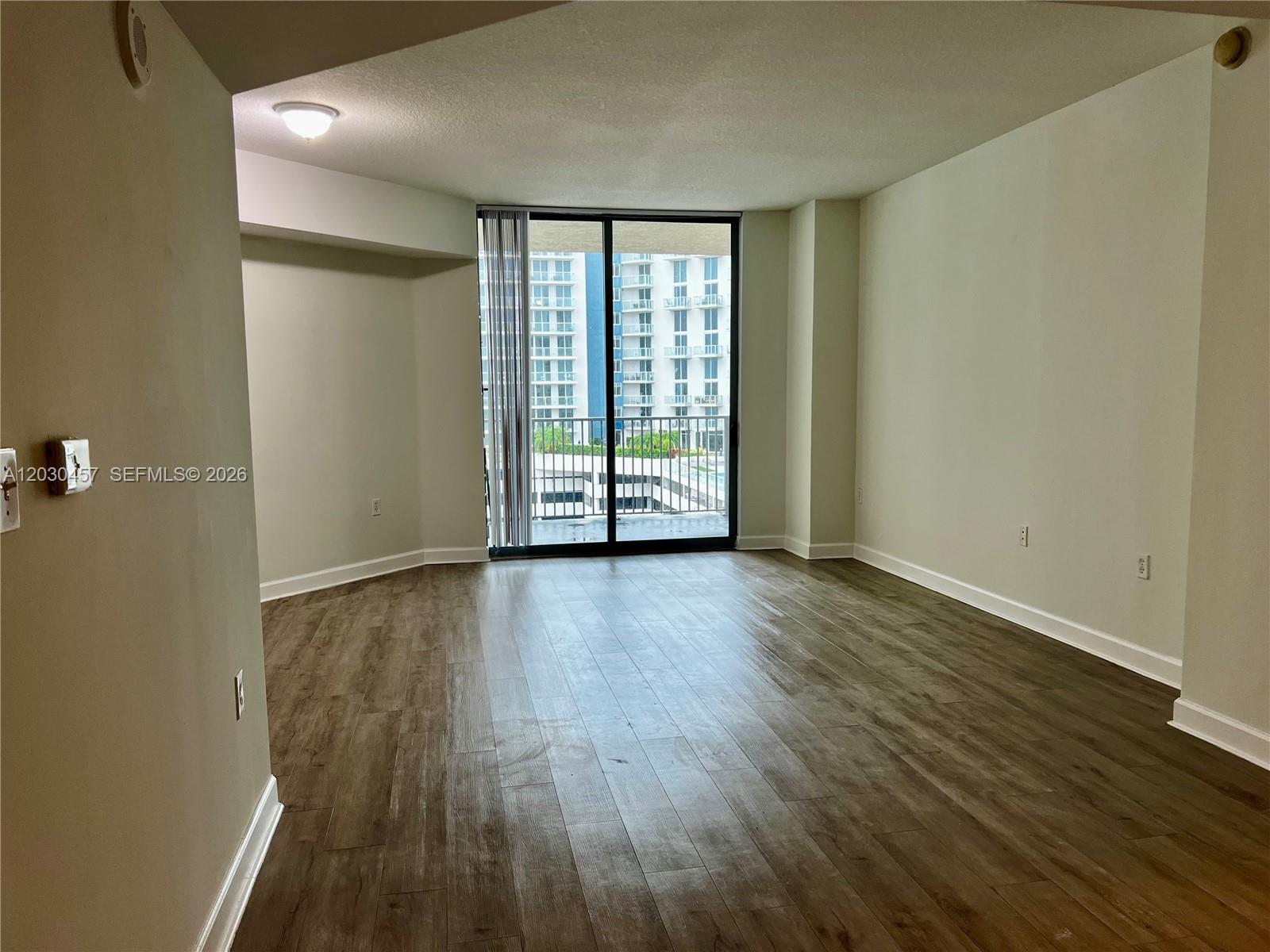 HOLLYWOOD STATION RES CON - Residential Lease