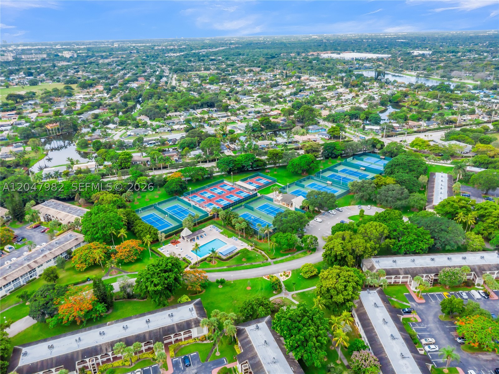 LUCAYA VILLAGE 2-E CONDO - Residential