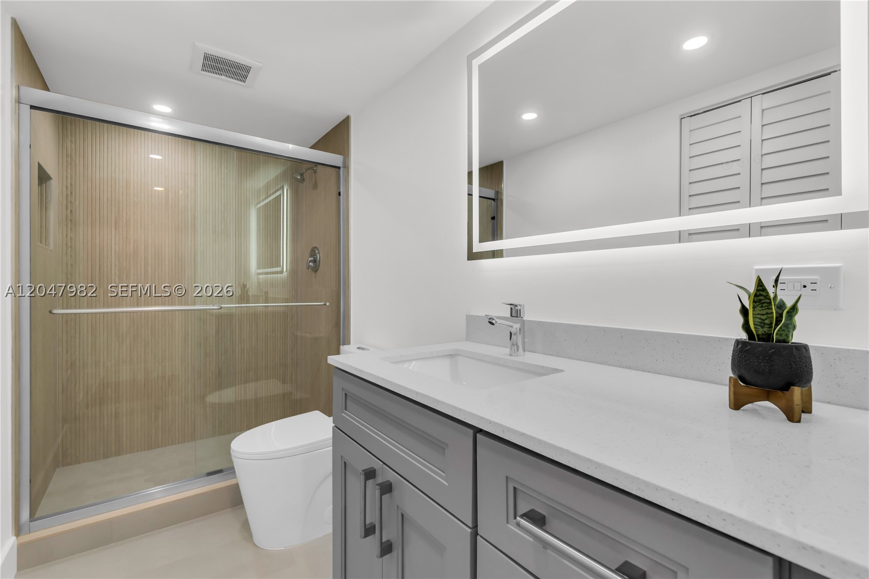 LUCAYA VILLAGE 2-E CONDO - Residential