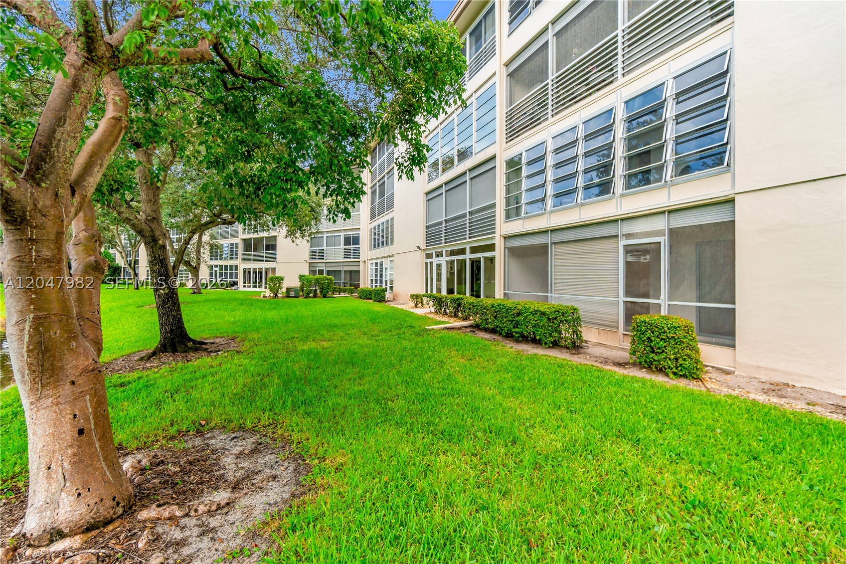 LUCAYA VILLAGE 2-E CONDO - Residential