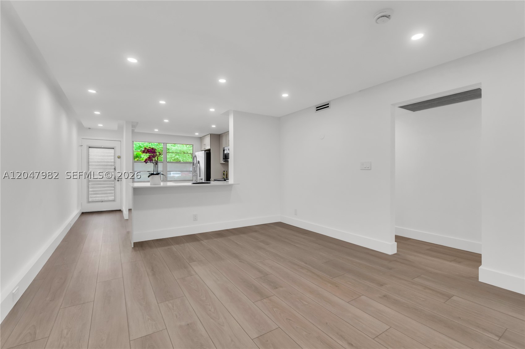 LUCAYA VILLAGE 2-E CONDO - Residential