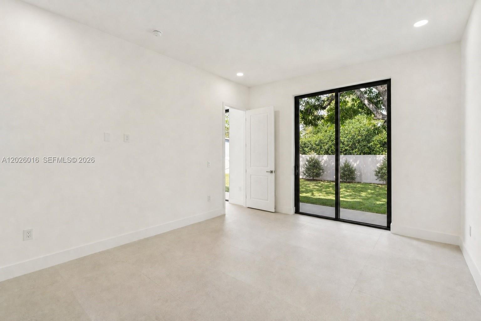 COLLIER GROVES - Residential