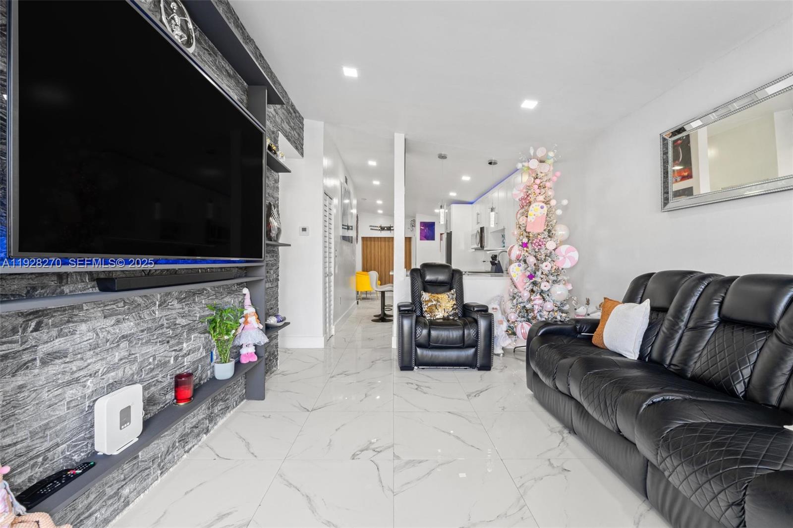 LONDON ESTATES 1ST ADDN - Residential