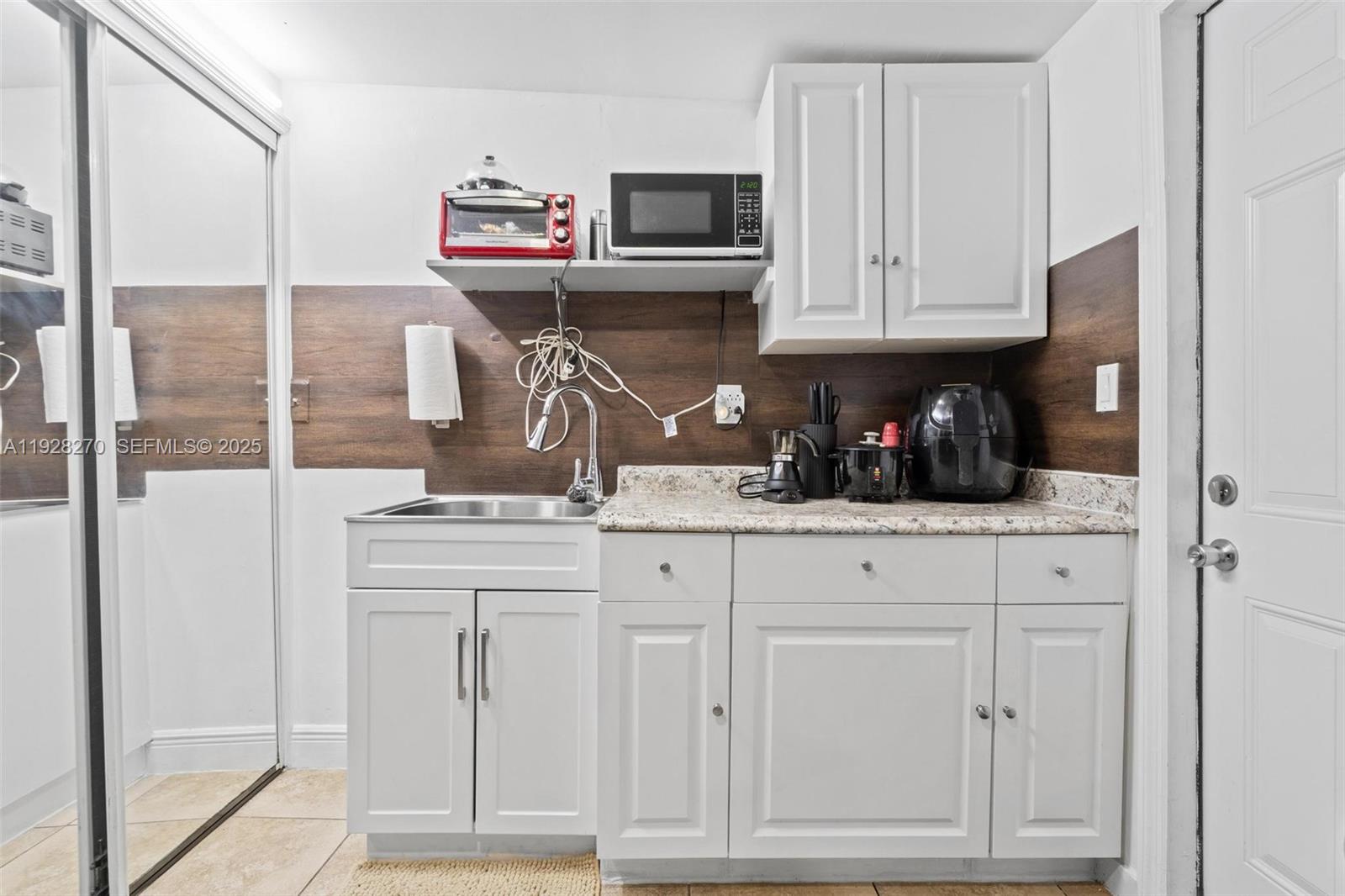 LONDON ESTATES 1ST ADDN - Residential