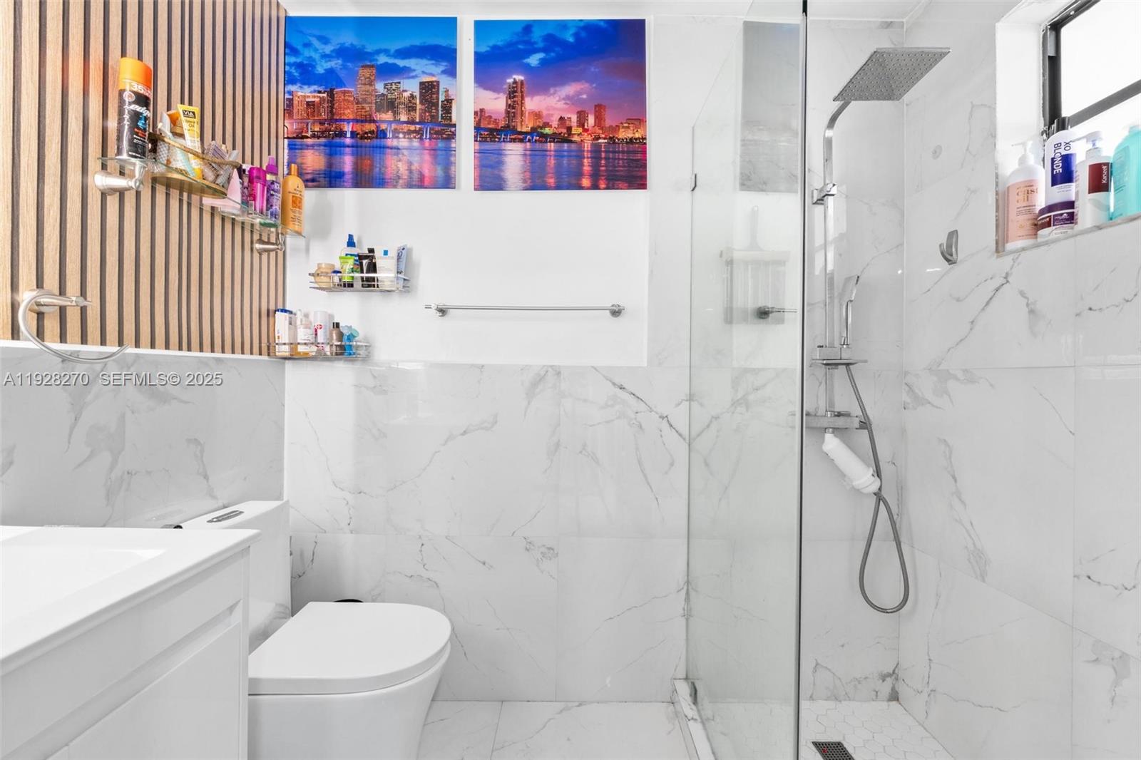 LONDON ESTATES 1ST ADDN - Residential