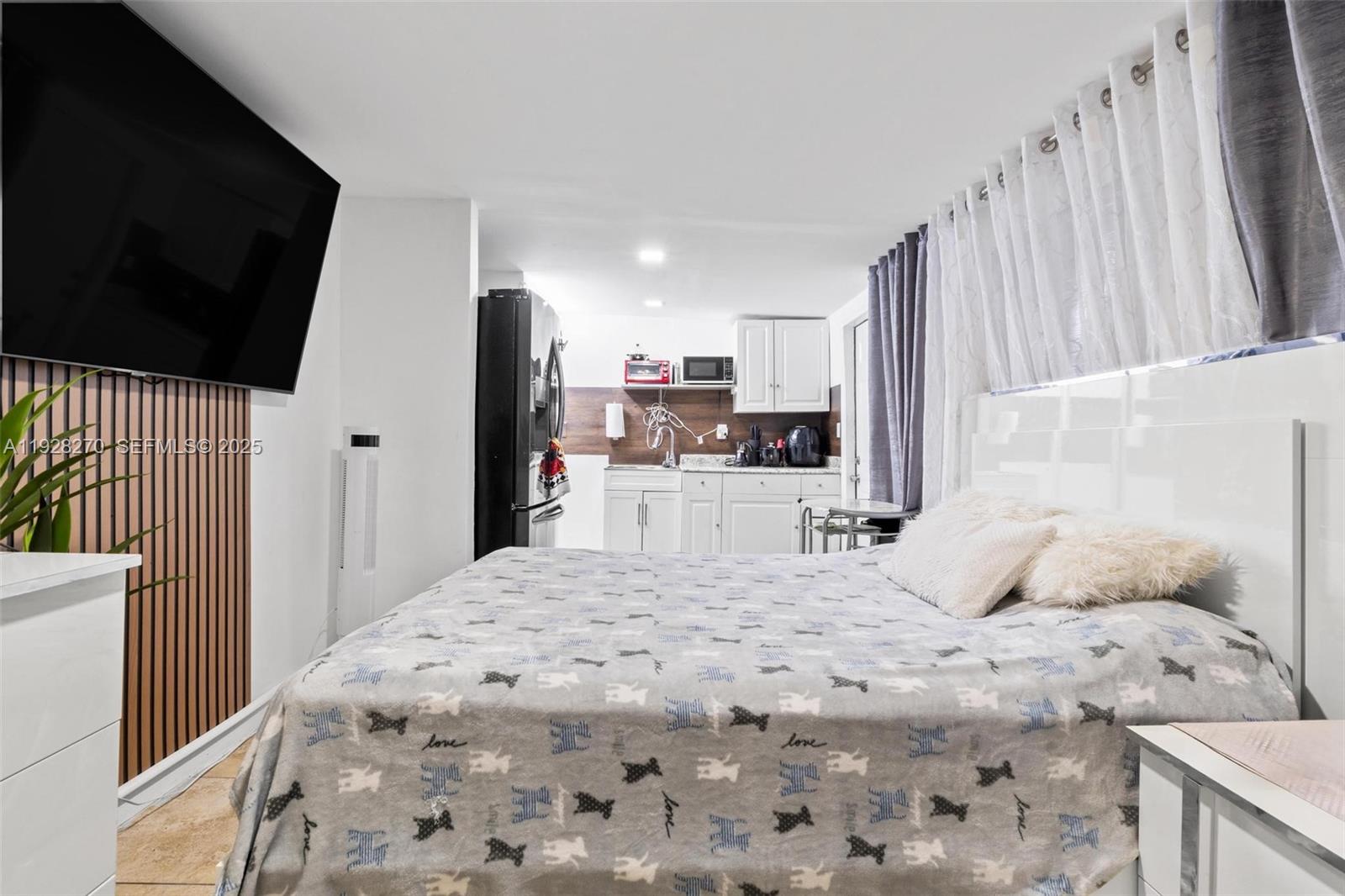 LONDON ESTATES 1ST ADDN - Residential