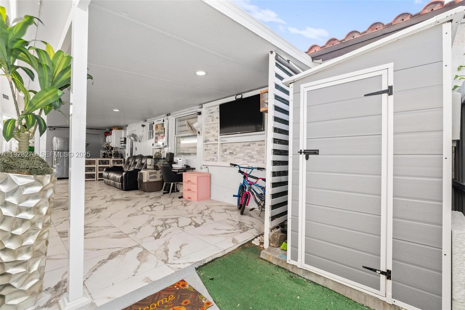 LONDON ESTATES 1ST ADDN - Residential