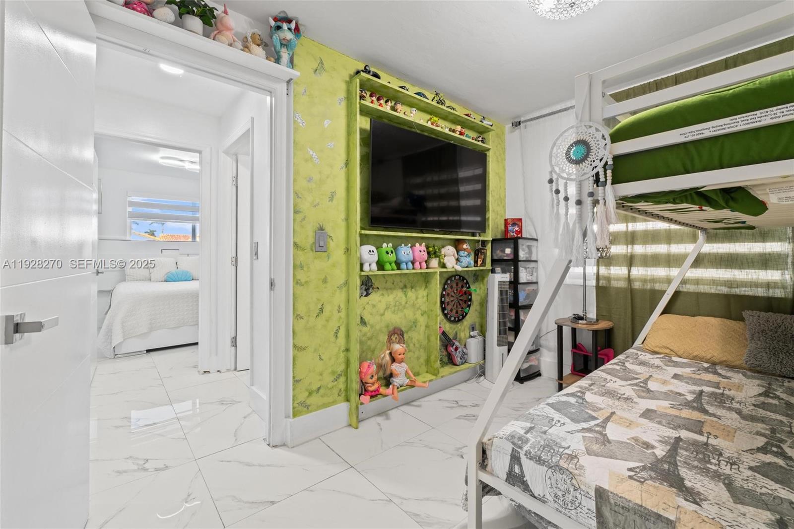 LONDON ESTATES 1ST ADDN - Residential