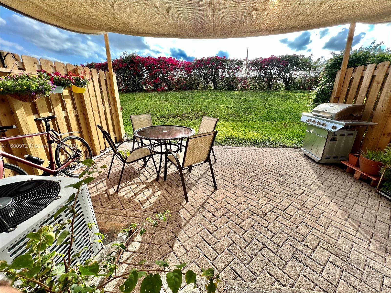 This stunning 2 bedroom, 2.5 bathroom apartment boasts a convenient location with easy access to highways, supermarkets, malls and more. Spread over 2 floors, this unit is perfect for those seeking space and comfort. Featuring A+ schools nearby, this apartment is perfect for families.

The apartment is well-maintained and filled with natural light, creating a warm and inviting atmosphere. No carpeting throughout adds a modern touch and makes for easy maintenance. Don't miss out on the opportunity to call this beautiful apartment your new home.