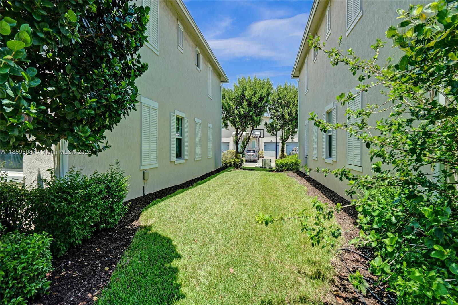 HILLCREST COUNTRY CLUB NO - Residential