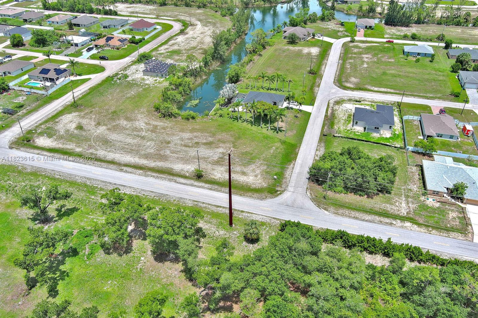 CAPE CORAL - Land