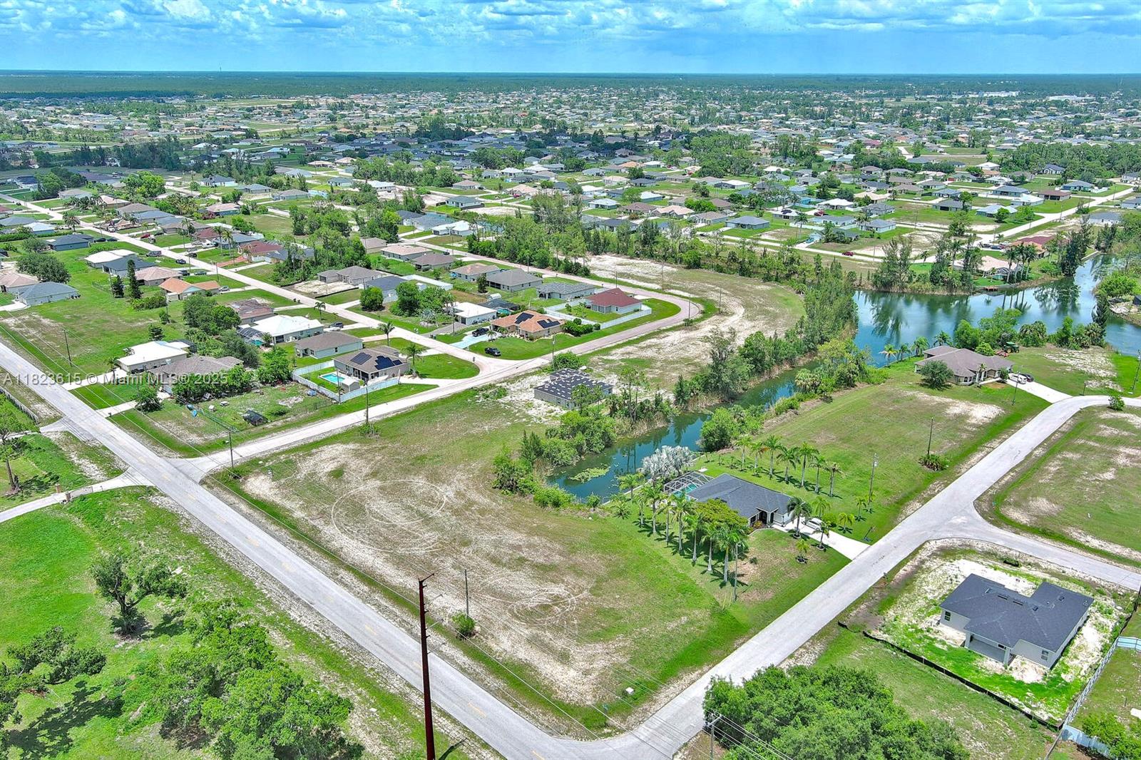 CAPE CORAL - Land