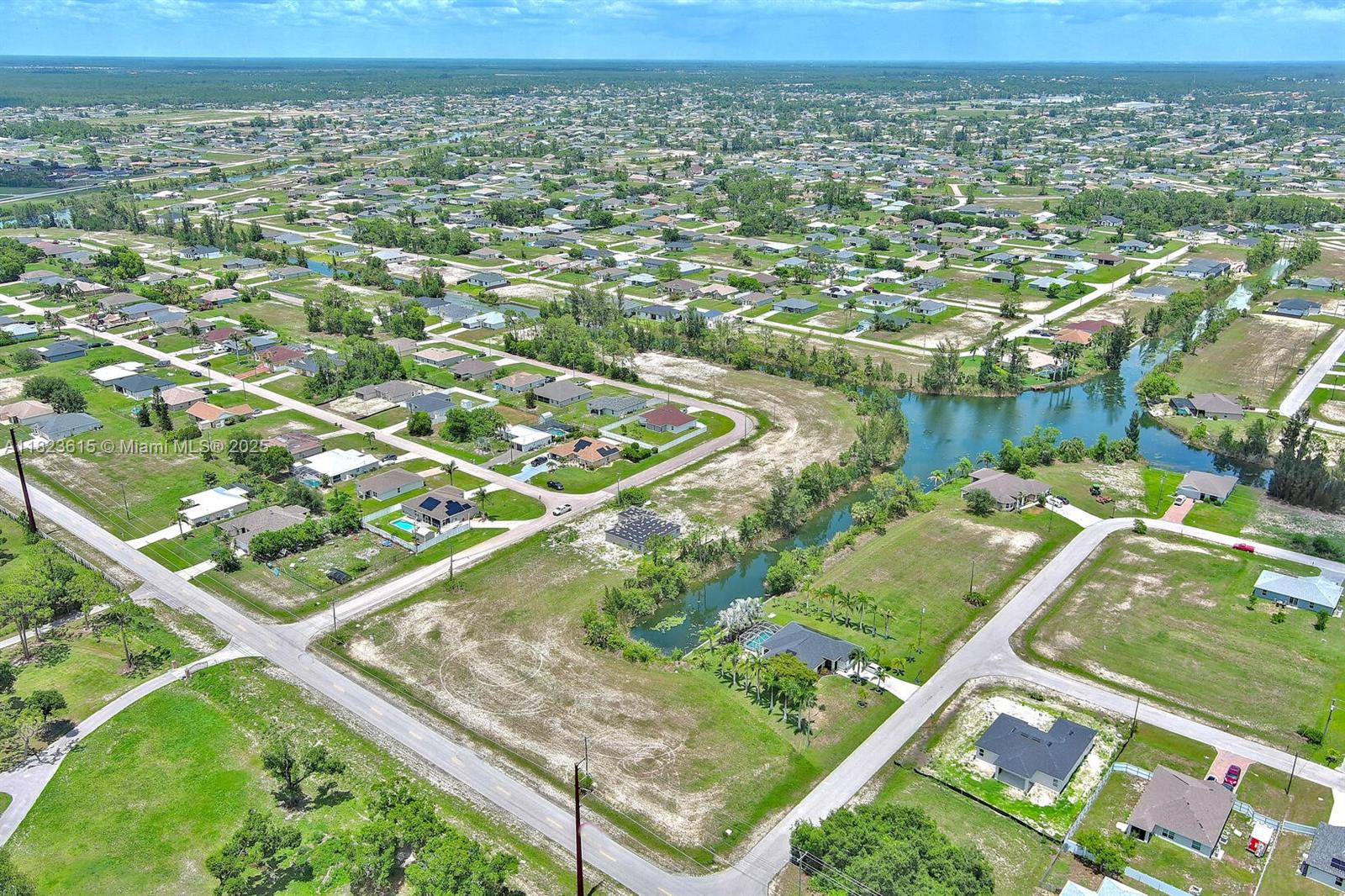 CAPE CORAL - Land