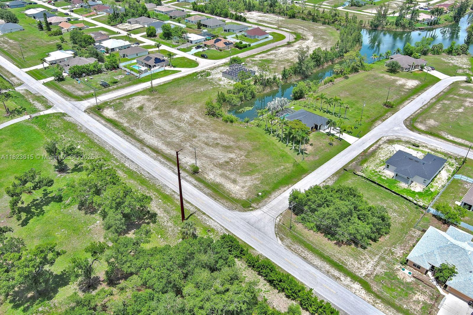 CAPE CORAL - Land
