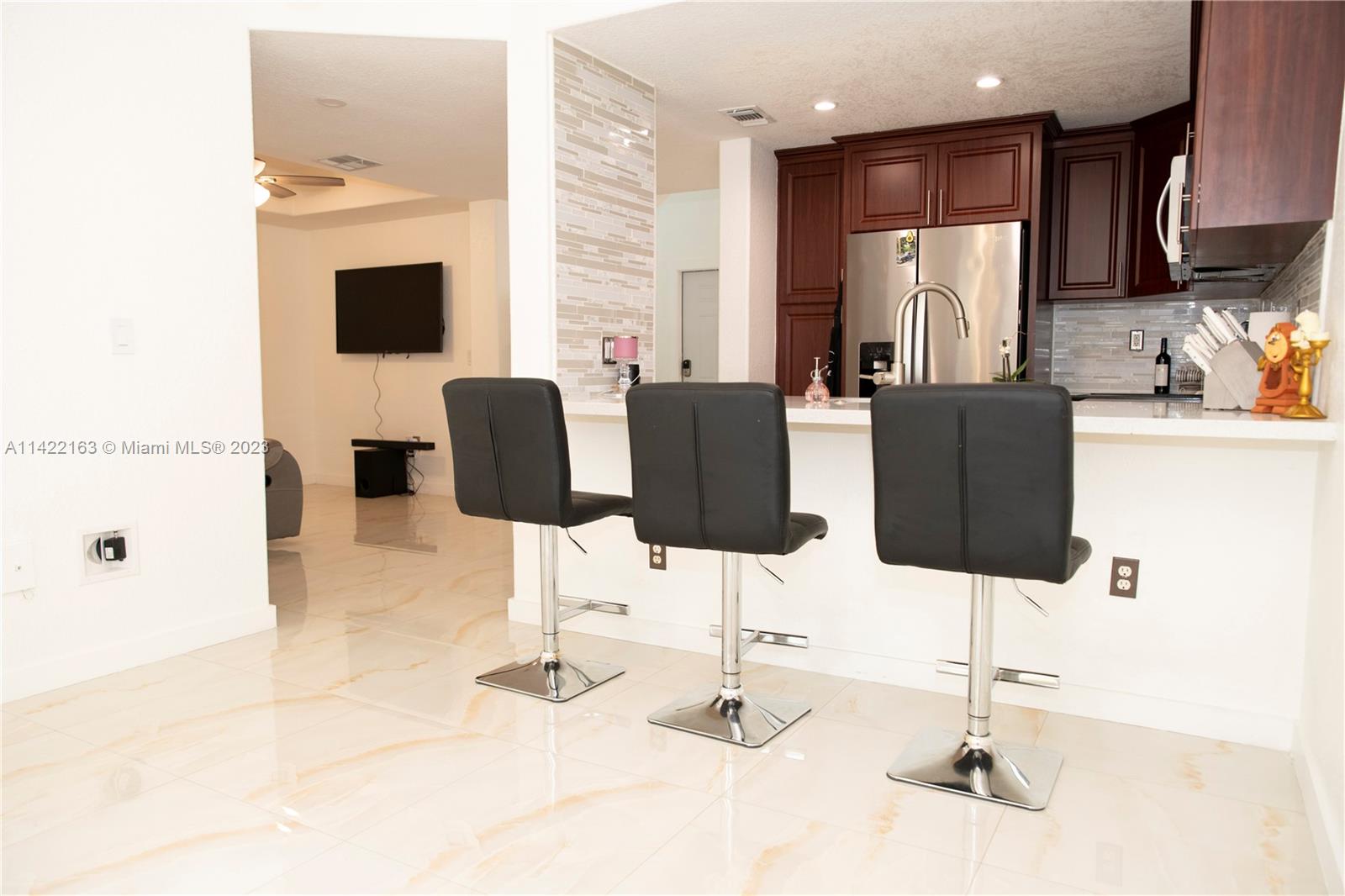 TROPICAL LANDINGS CONDO - Residential