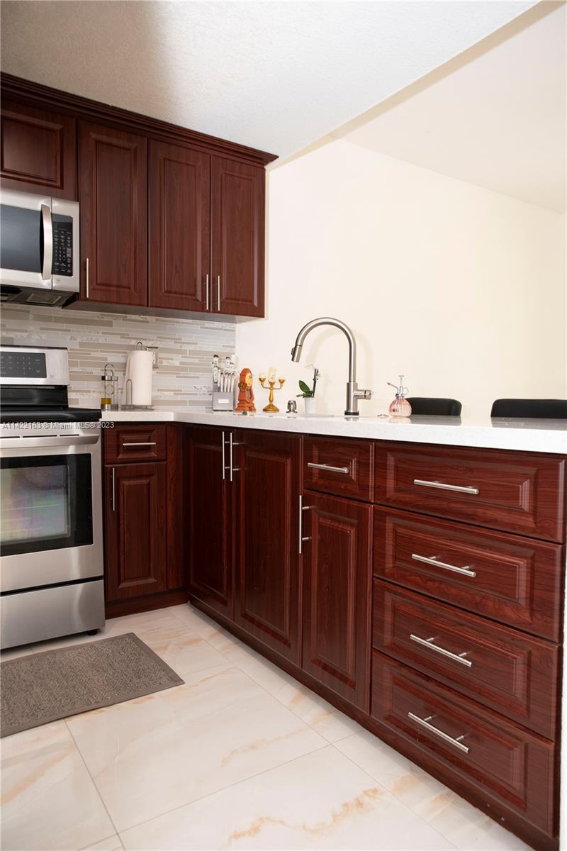 TROPICAL LANDINGS CONDO - Residential