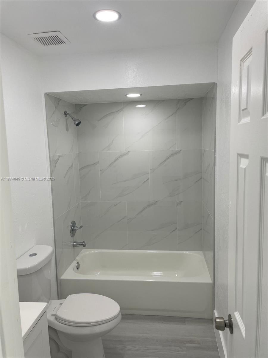 LES GARDENS - Residential Lease