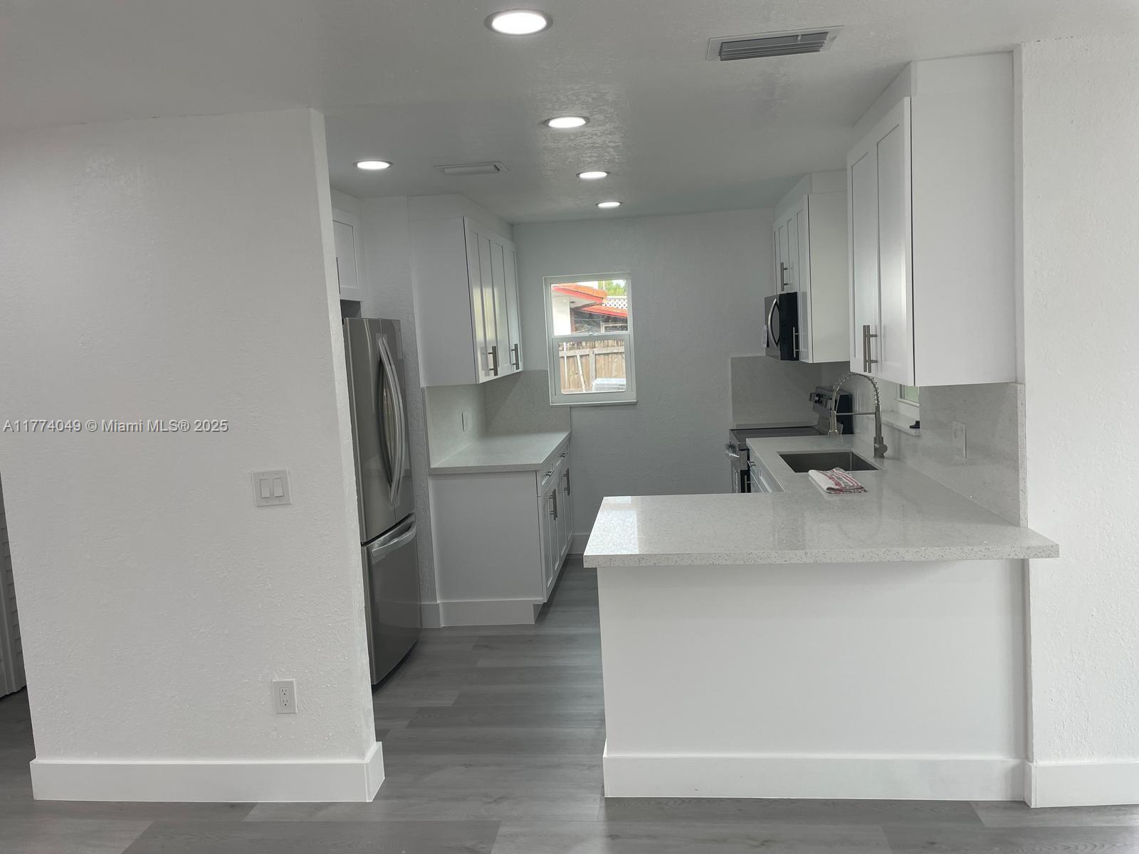 LES GARDENS - Residential Lease