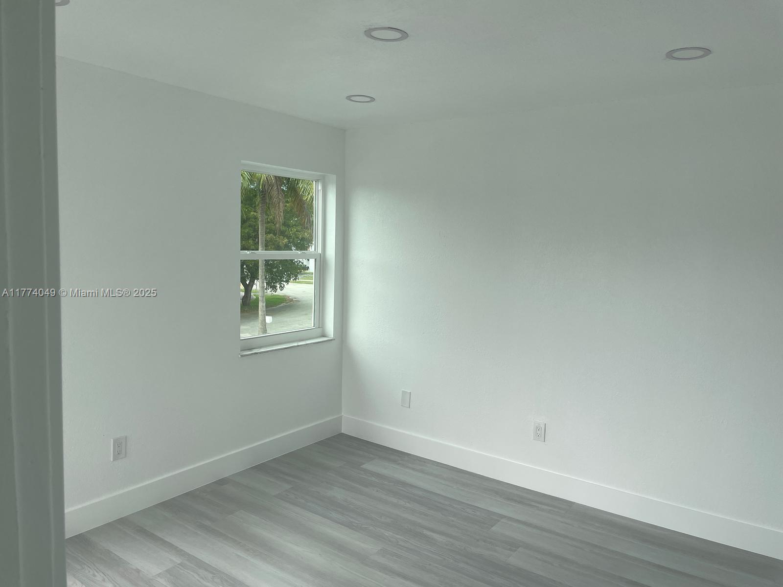 LES GARDENS - Residential Lease