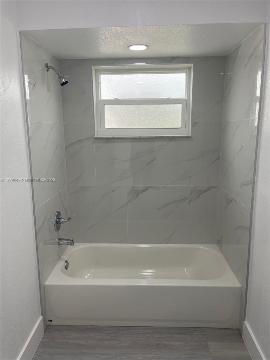 LES GARDENS - Residential Lease