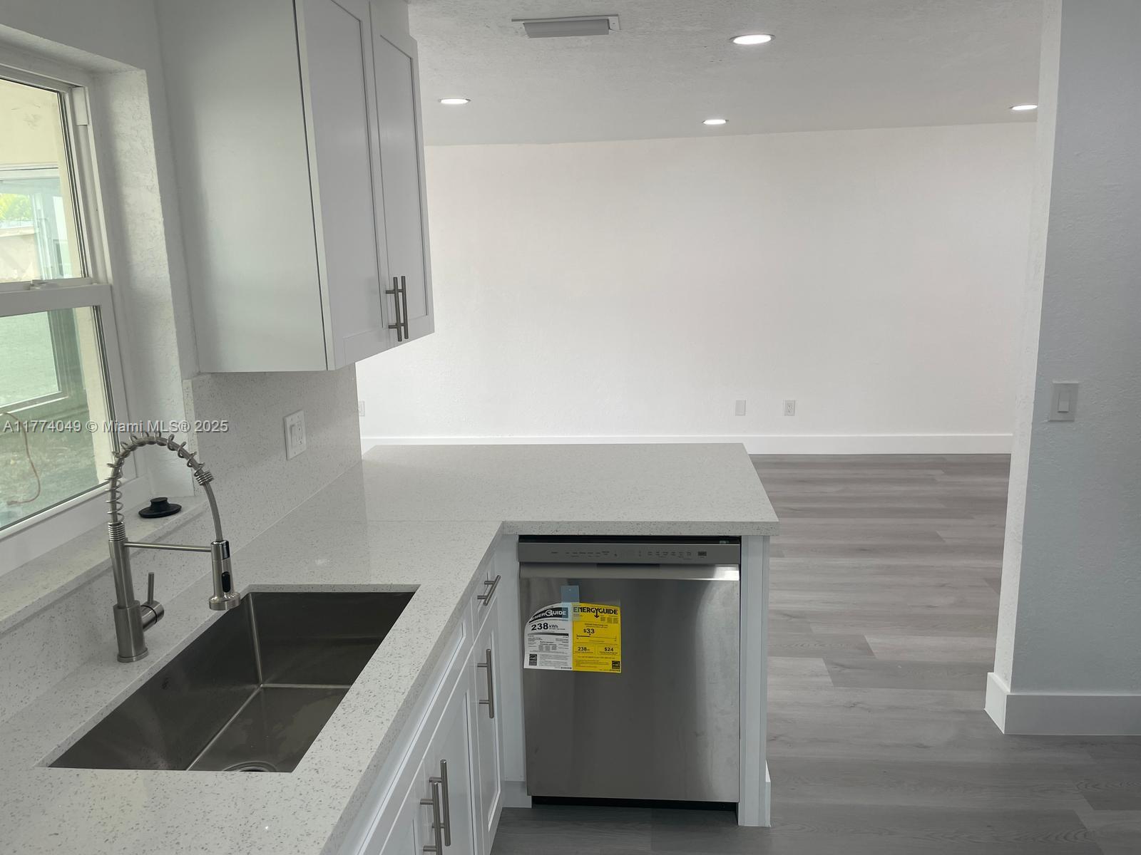 LES GARDENS - Residential Lease