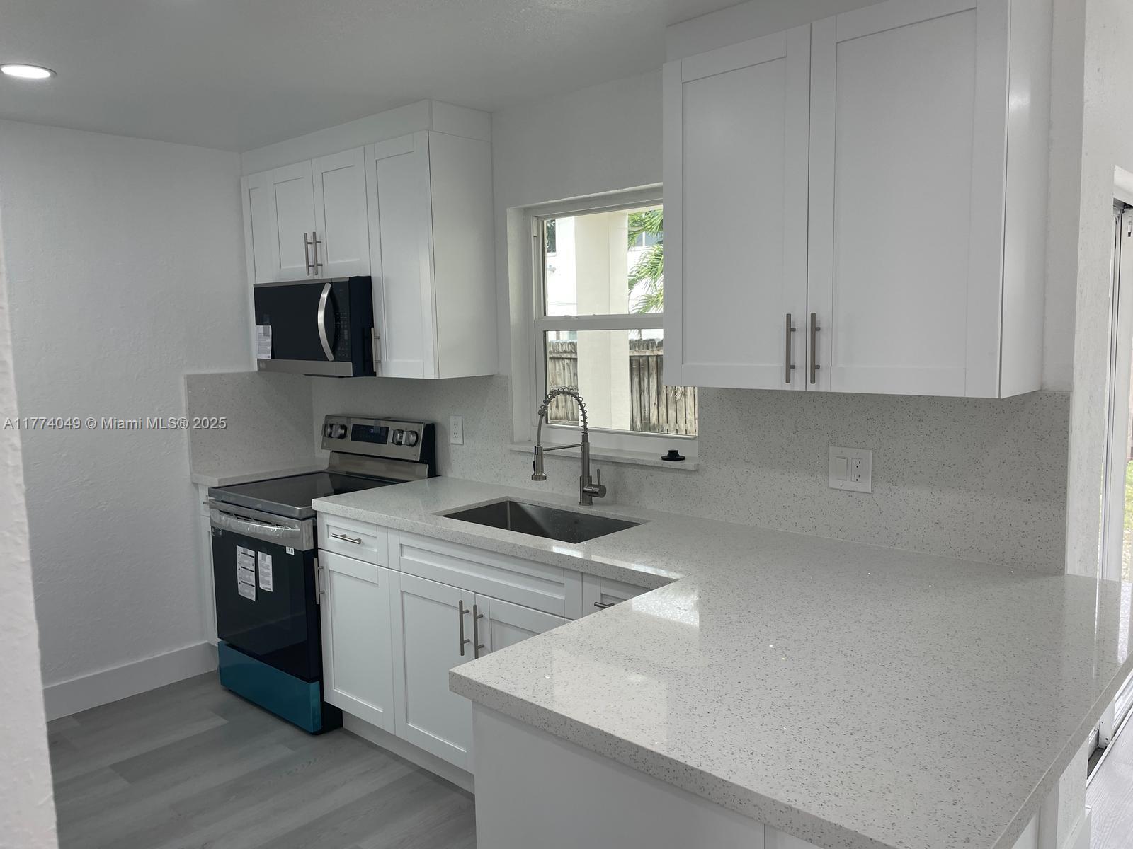 LES GARDENS - Residential Lease