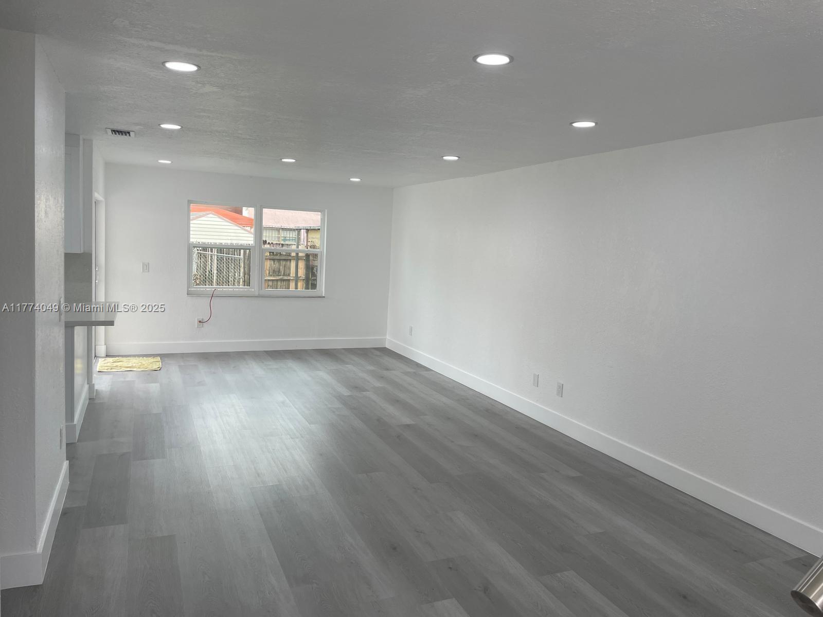 LES GARDENS - Residential Lease