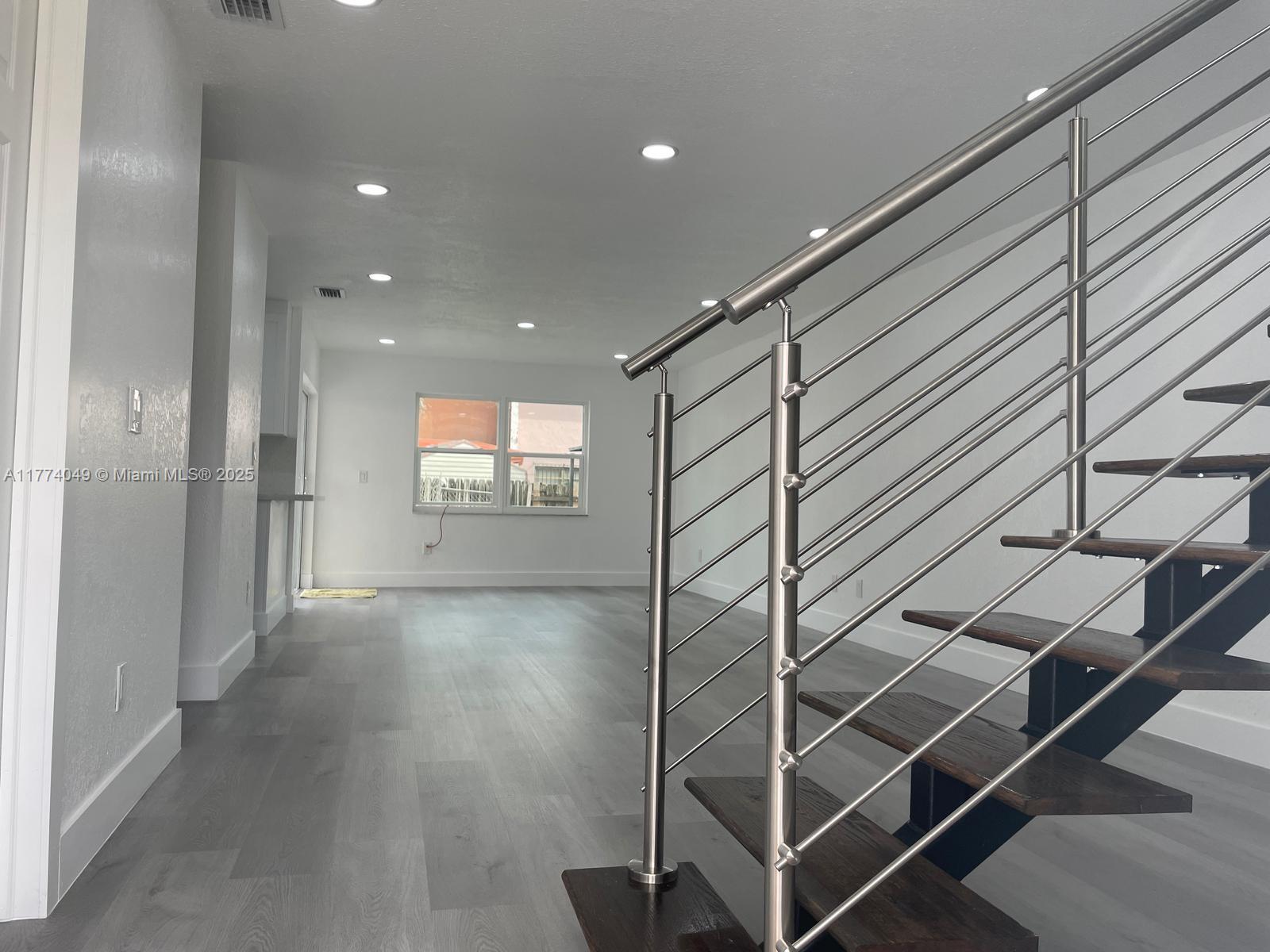LES GARDENS - Residential Lease