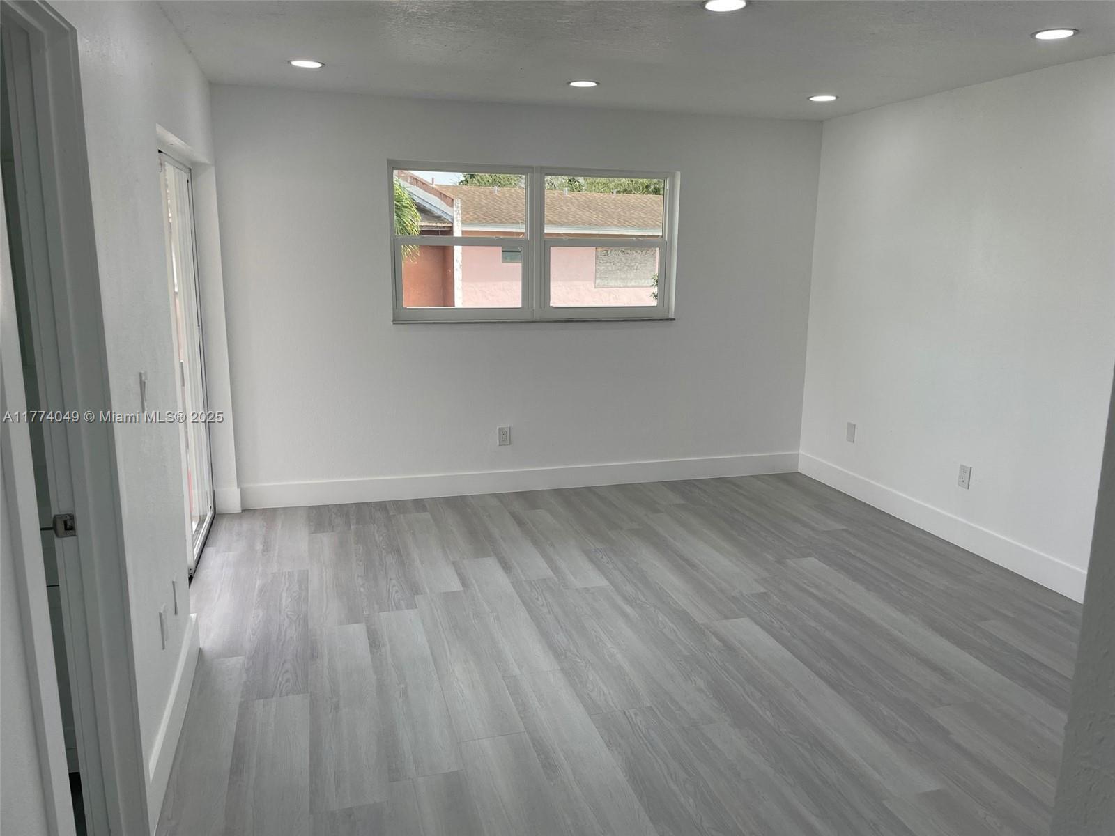 LES GARDENS - Residential Lease