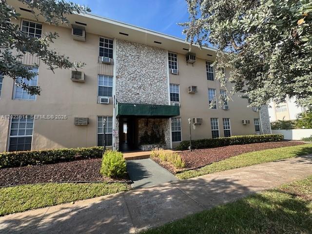 Enjoy all that Coral Gables has to offer. Centrally located studio apartment available for lease in Coral Gables. The property features an updated kitchen, gas appliance's and nice flooring throughout with plenty of living space. Located near Miami International Airport, 836, Palmetto, I-95 shopping centers, restaurants, downtown Miami, Brickell Ave, Coconut grove and much more.