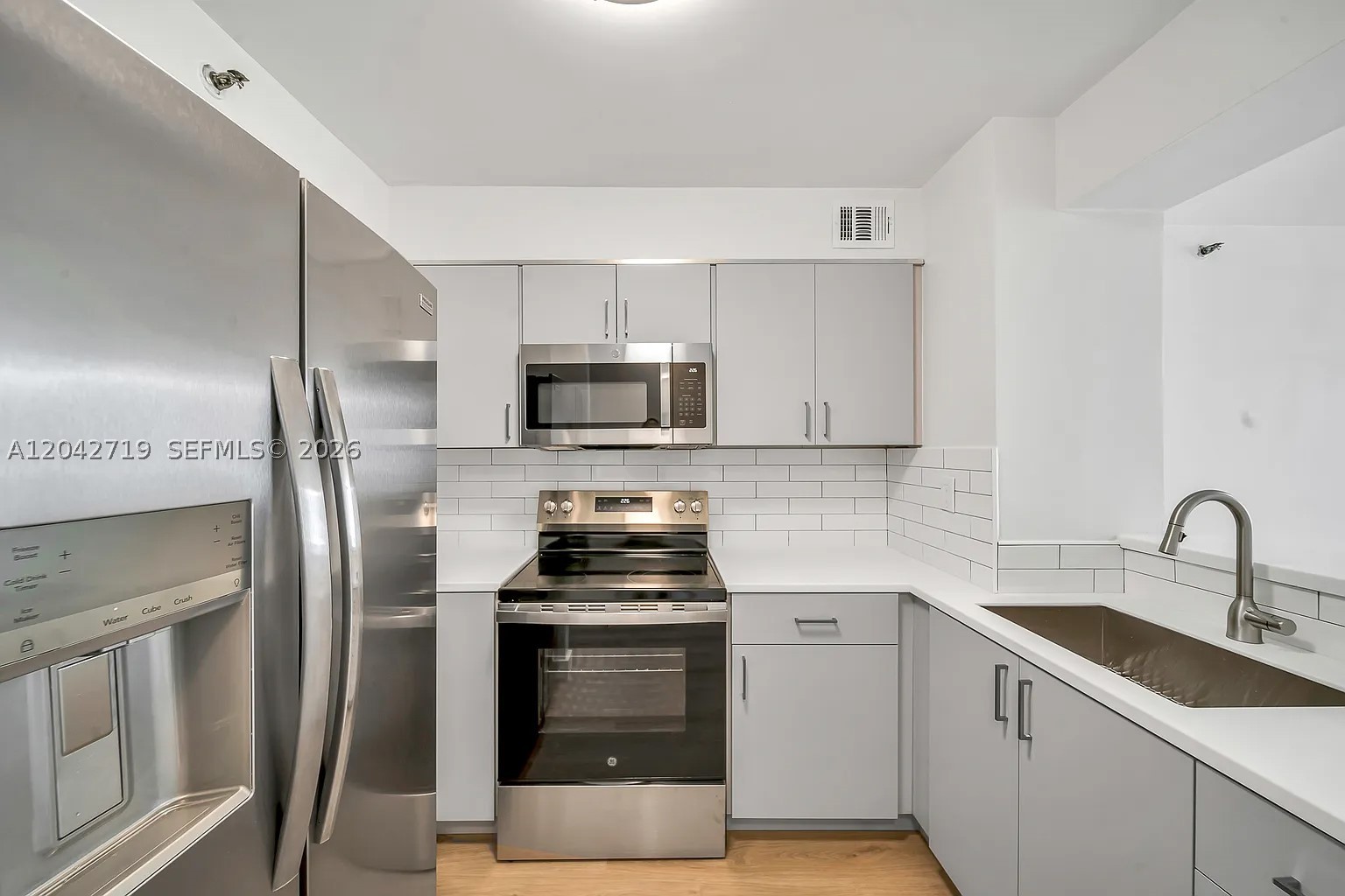 RIOPLAZA CONDOMINIUM NORT - Residential Lease