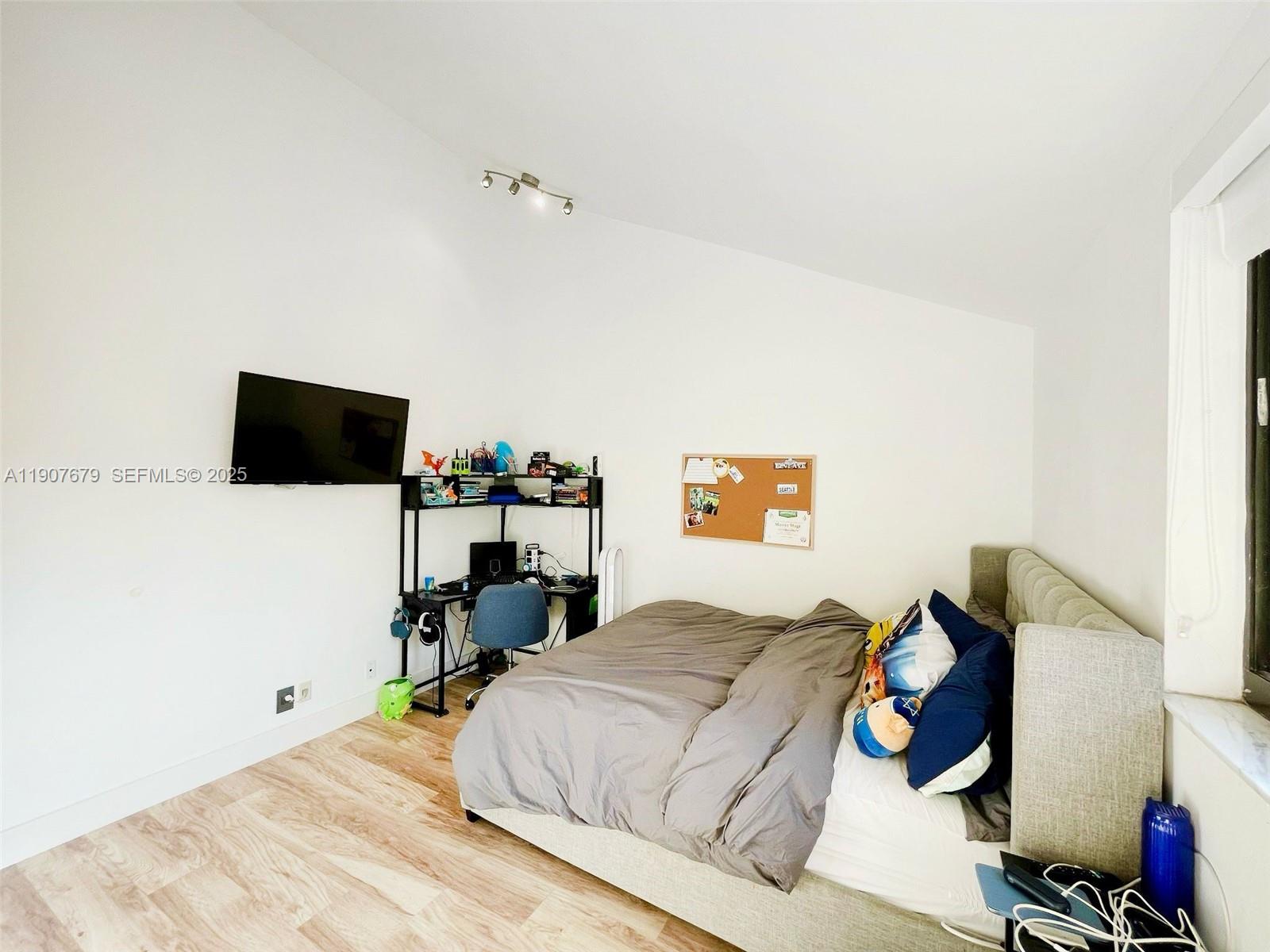 DELVISTA A CONDO - Residential