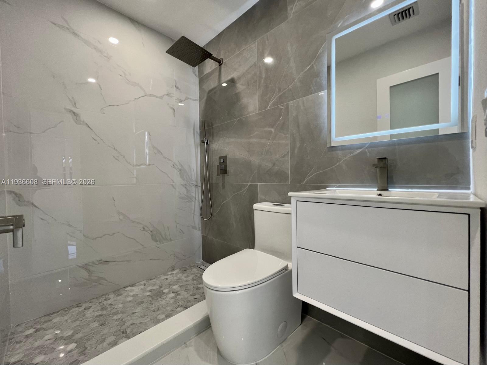 6TH ADDN TO HIALEAH - Residential