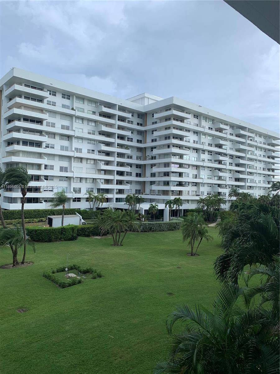 THIS 2 BEDROOM 2 BATH CORNER UNIT WITH WRAPAROUND BALCONY AND STUNNING DIRECT VIEWS OF OCEAN AND CRANDON PARK IS A MUST SEE IN THE ISLAND OF KEY BISCAYNE. ENJOY THE BEACH, HEATED POOL, SAUNA, PARTY ROOM, GATED ENTRY, TENNIS COURTS AND MUCH MUCH MORE THAT ISLAND LIVING HAS TO OFFER. Easy to Show NEW IMPACT WINDOWS AND DOORS JUST INSTALLED !!!